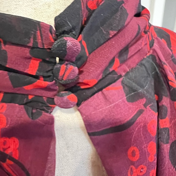 Chic Long Sleeve Floral Dress in Red and Black - Picture 8 of 16